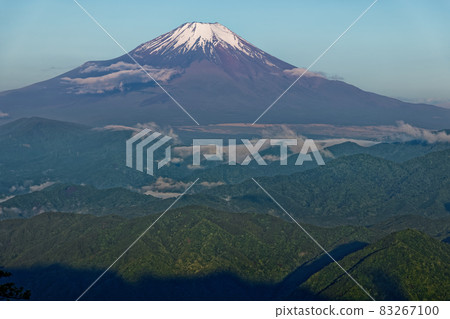 Mt. Fuji in the morning seen from the Nishitanzawa / Hinokihoramaru ridgeline 83267100