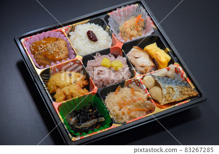 Autumn recreational bento Autumn recreational bento 83267285