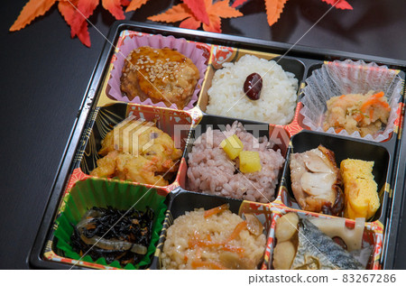 Autumn recreational bento Autumn recreational bento 83267286