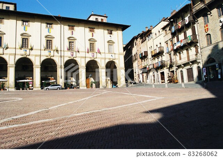 Arezzo 83268062