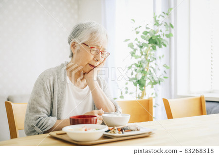 Elderly woman eating (painful) Elderly woman eating (painful) 83268318