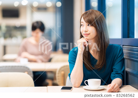 Female cafe tea time shooting cooperation: Creadisce (Maruzen-Yushudo Co., Ltd.) Female cafe tea time shooting cooperation: Creadisce (Maruzen-Yushudo Co., Ltd.) 83268562