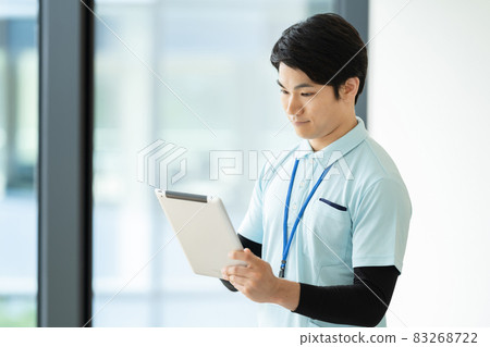 Male caregiver care image Caregiver care staff ■ Shooting cooperation "LINK FOREST" Male caregiver care image Caregiver care staff ■ Shooting cooperation "LINK FOREST" 83268722