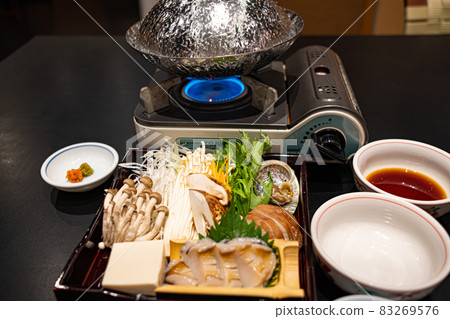 Japanese food, hot pot, abalone and matsutake mushroom hot pot Japanese food, hot pot, abalone and matsutake mushroom hot pot 83269576