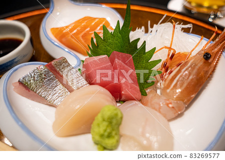 Japanese sashimi platter Japanese sashimi platter 83269577