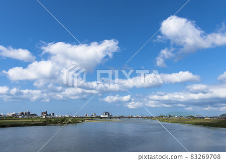 Kakogawa on a sunny day (Kakogawa City, Hyogo Prefecture) Kakogawa on a sunny day (Kakogawa City, Hyogo Prefecture) 83269708