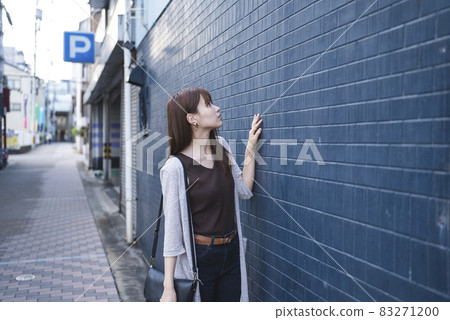 一個女人在城裡漫步 一個女人在城裡漫步 83271200