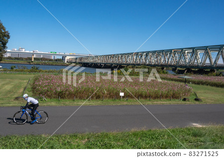 Arakawa riverbed, a man training on a bicycle Arakawa riverbed, a man training on a bicycle 83271525
