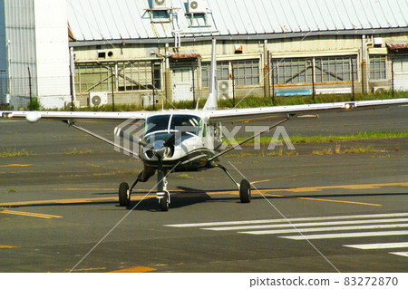 彩色飛機機場航空（2021年10月註冊） 83272870