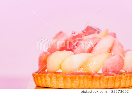 Peach tart peach cake [Autumn image of appetite] 83273692