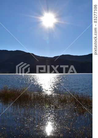 Asahi shining on the lake Asahi shining on the lake 83277386