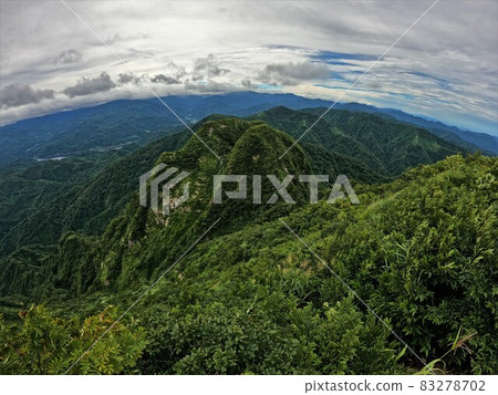 Mt. Maya and Mt. Maya from the ridgeline 83278702