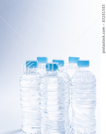 PET bottle water 83281583