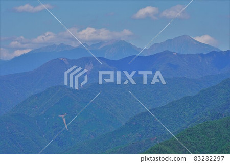 Mt. Warusawa, Mt. Akaishi, Mt. Hijiri from the head of Mt. Kumabushi Aokuzure Mt. Warusawa, Mt. Akaishi, Mt. Hijiri from the head of Mt. Kumabushi Aokuzure 83282297