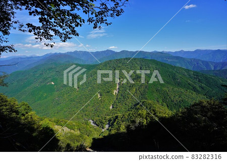 Mountains in the southern and deep southern parts of the Southern Alps from the head of Mt. Kumabushi 83282316