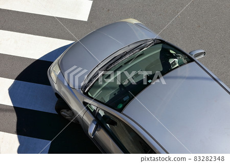 汽車左轉的圖片 83282348