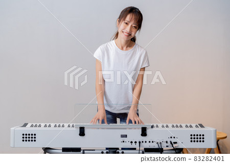 Beautiful Japanese women 83282401