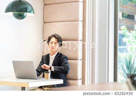 Young man working in the office shooting cooperation "+ SHIFT NOGIZAKA" 83282430