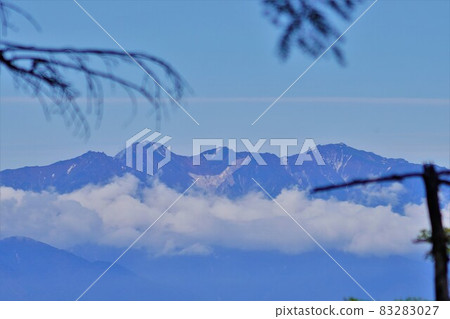 Mt. Utsugi and Mt. Minamikoma from the Okuchausan forest belt 83283027