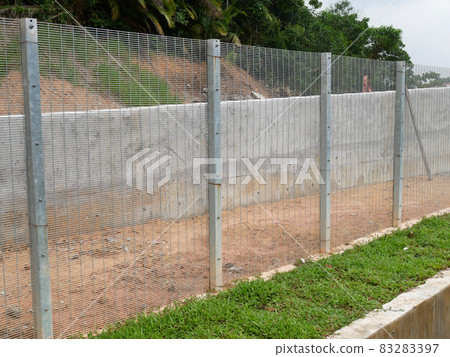Anti-climb fencing made from galvanized steel install at the perimeter or property boundary to prevent the intruder. Its close nets can prevent intruders from climbing the fence. 83283397