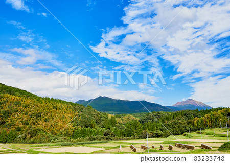 高千穗山和乾燥的秋景 高千穗山和乾燥的秋景 83283748