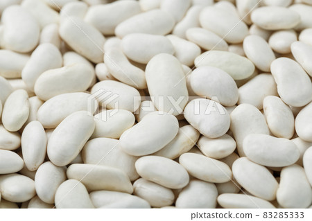 White beans are beans with a full-screen texture. White beans are beans with a full-screen texture. 83285333