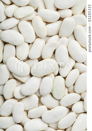 White beans are beans with a full-screen texture. White beans are beans with a full-screen texture. 83285335