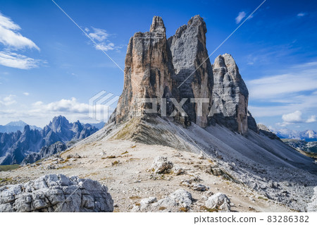 Summer sunrise at Tre Cime di Lavaredo in the Dolomites national park, Italy 83286382