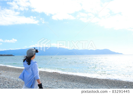 看伊豆半島的女人的背面圖 83291445