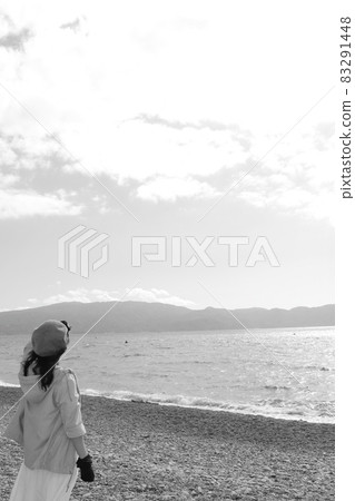 看伊豆半島的女人的背面圖 83291448