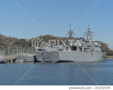 Maritime Self-Defense Force Yokosuka Base Sweeping mother ship Uraga, escort ship Onami and others 83292076