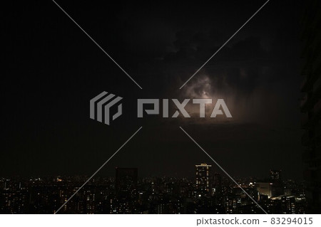Tokyo night view and thunder Tokyo night view and thunder 83294015