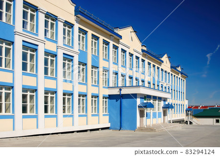 Beautiful school building 83294124