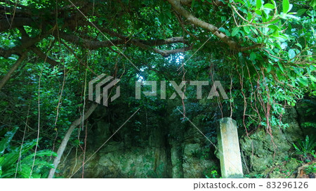 Spring water "Tomori Amaga" used as a well in Miyakojima Spring water "Tomori Amaga" used as a well in Miyakojima 83296126