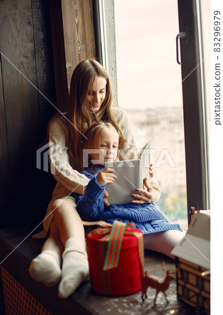Mother with little daughter at home Mother with little daughter at home 83296979