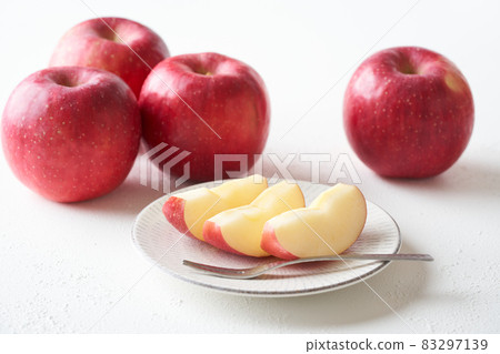 Carved apples, early Fuji 83297139