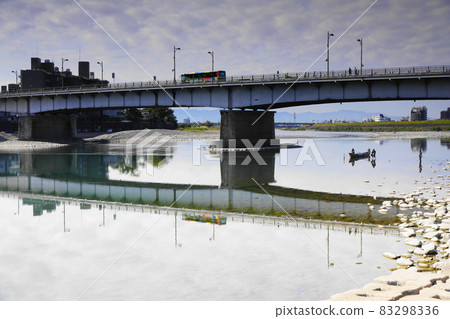 Autumn Nagara River fishing 83298336