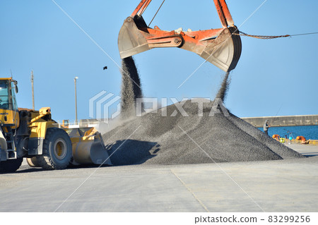 Gravel transportation 83299256