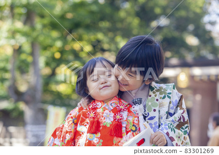 Shichigosan brother and sister 83301269