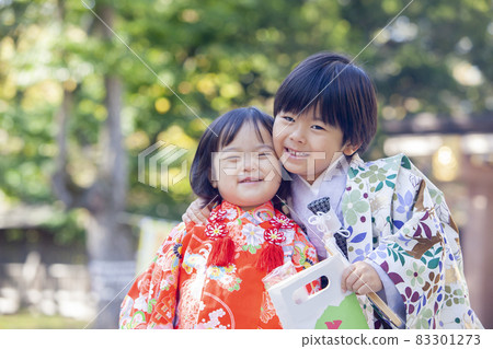 Shichigosan brother and sister 83301273