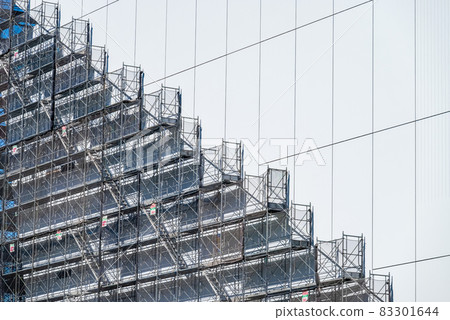 Temporary scaffolding at a construction site 83301644