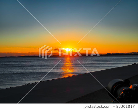 Evening view and shining sea seen from Maihama coast 83301817