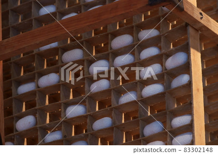 Rotating sericulture 83302148