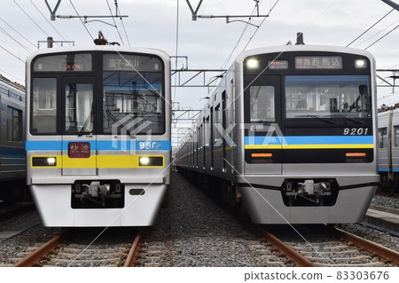 千葉新城鐵道9800、9200在車站停靠 千葉新城鐵道9800、9200在車站停靠 83303676