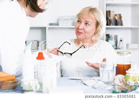 MAture woman and doctor MAture woman and doctor 83305081