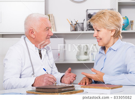 Male doctor with female client 83305082