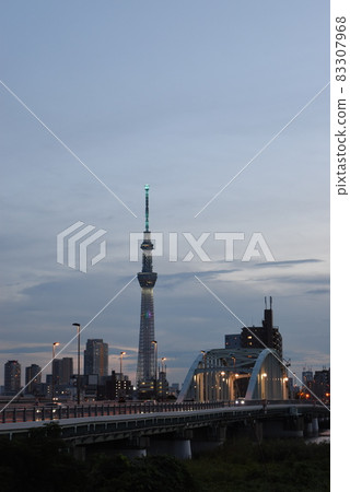 Bridge and Sky Tree at sunset 83307968