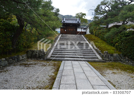 靈觀寺的寺門/石階（谷御所/日岡修女）（京都市左京區Shishigadani） 83308707