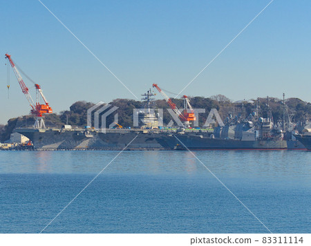 USS Ronald Reagan and Ticonderoga-class Aegis cruiser under renovation at Yokosuka base 83311114