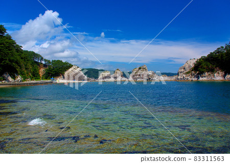 Beautiful scenery created by hawk rocks and surrounding strange rocks lined up beside Jodogahama Beach, Miyako City, Iwate Prefecture, Tohoku (1) Beautiful scenery created by hawk rocks and surrounding strange rocks lined up beside Jodogahama Beach, Miyako City, Iwate Prefecture, Tohoku (1) 83311563